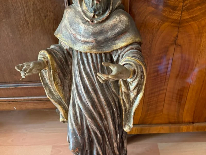 Geschnitzte und gefasste Heiligenfigur mit Strahlenkranz