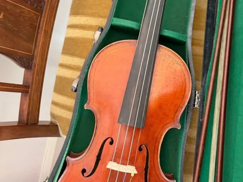 Violine mit Bogen aus einem Nachlass