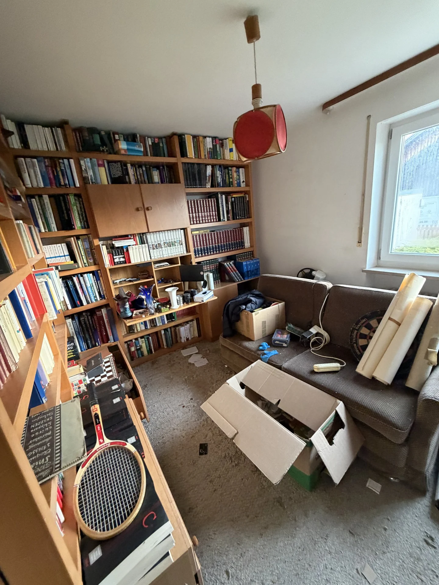 Bücherzimmer vor der Entrümpelung in Arget-Sauerlach, Auftrag vom 29.09.2026