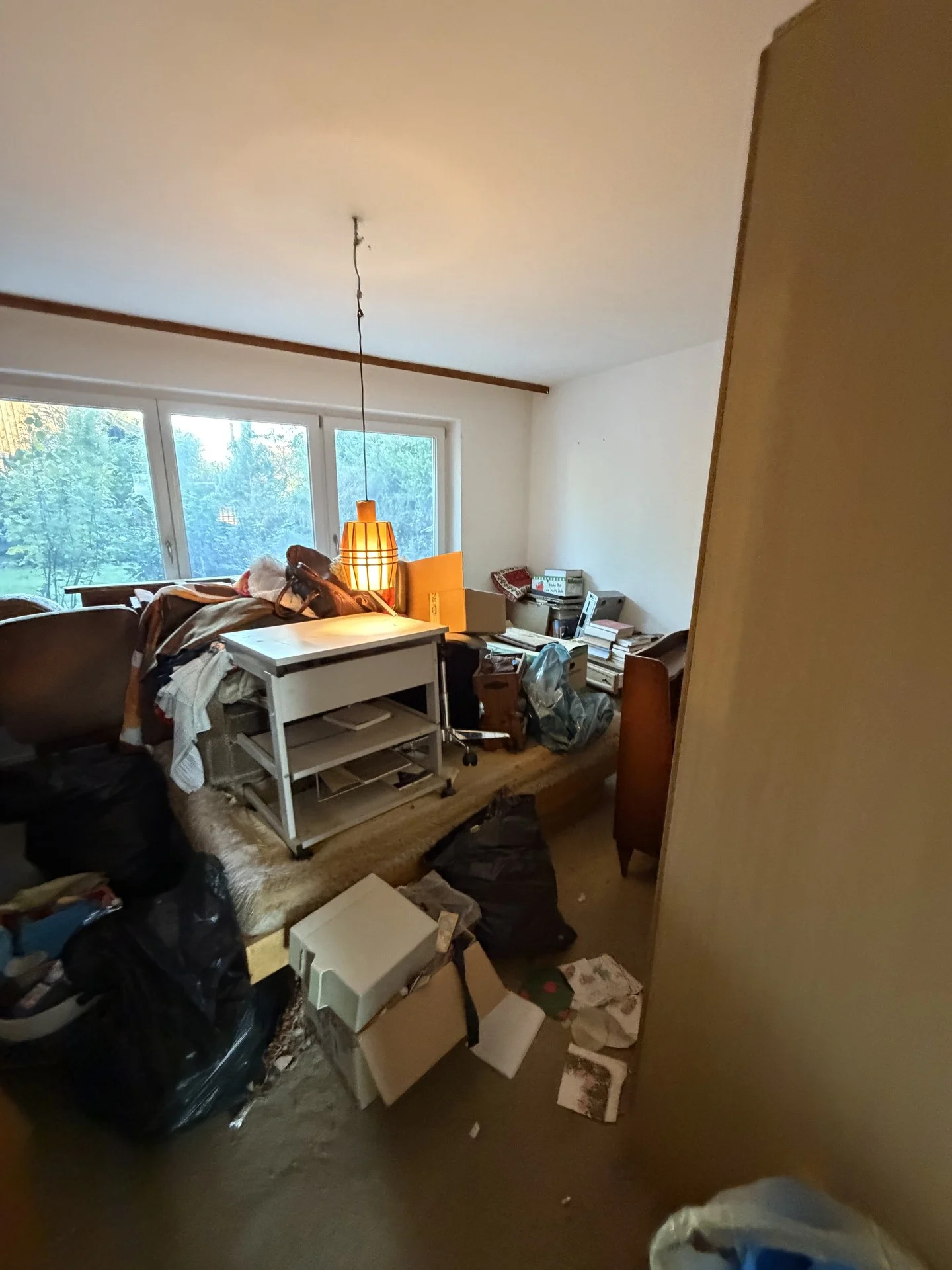 Zimmer vor der Entrümpelung in Arget-Sauerlach, Auftrag vom 29.09.2026