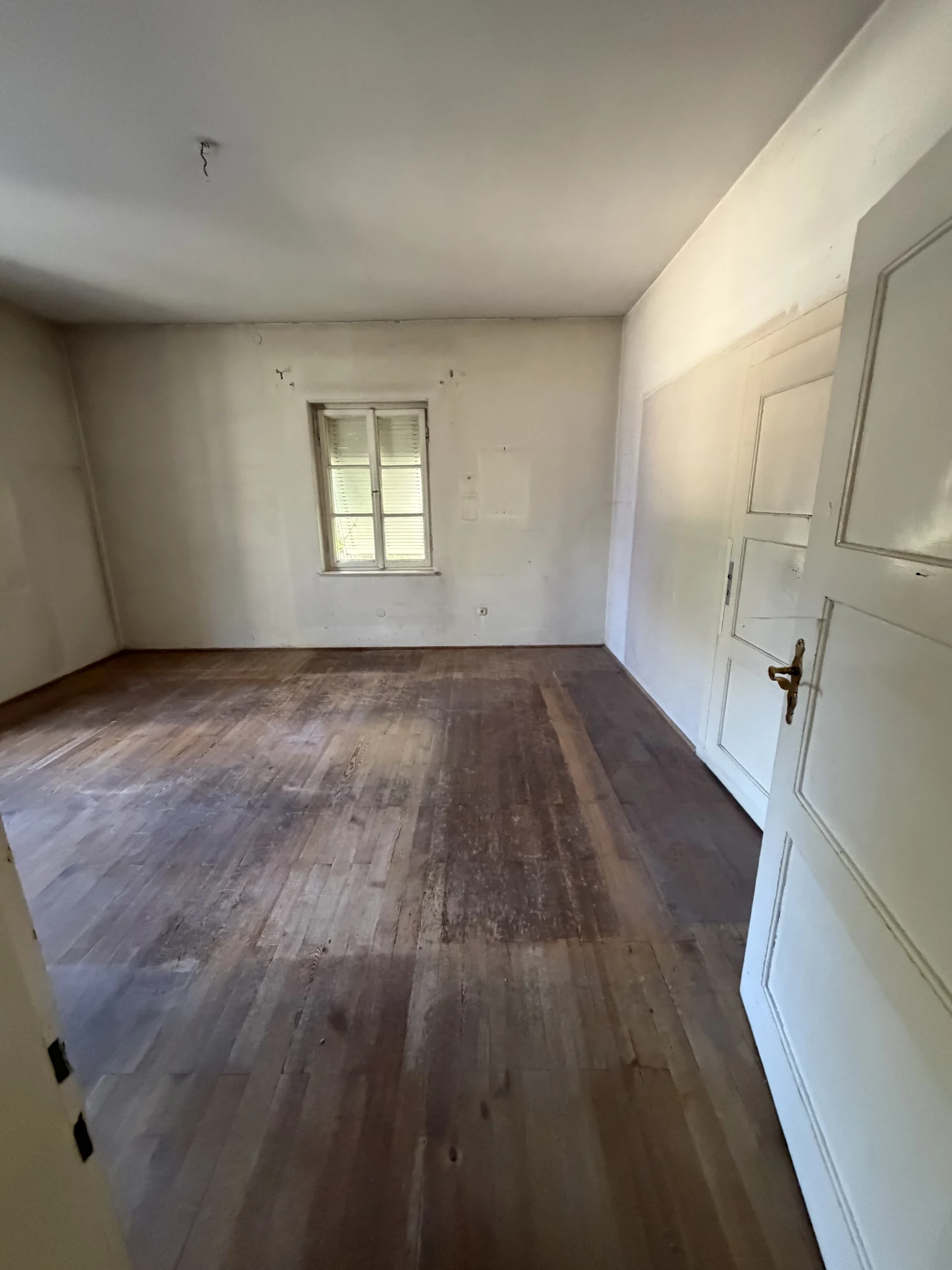 Geräumter Wohnraum nach unserem Einsatz in München-Neuhausen.